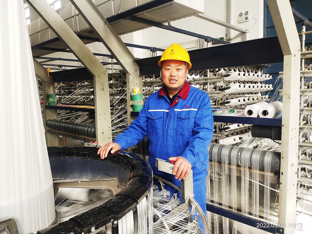 2021年度集团劳动模范、山东ylg060net永利娱高塑编厂维修工张西芳张西芳.jpg